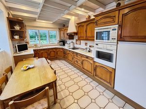 Kitchen- click for photo gallery